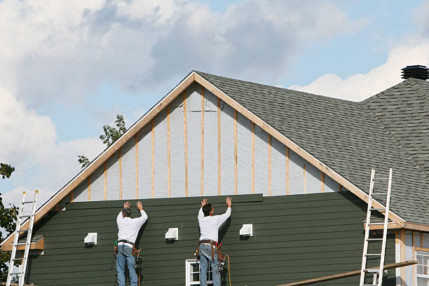 Professional Siding Installation technician working in Nashville, GA